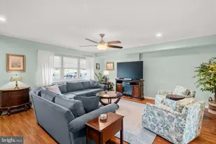 402 Devon Ct, Downingtown, PA 19335 - Photo 2