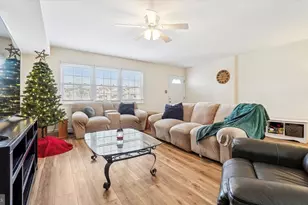 148 Chester Ct, Downingtown, PA 19335 - Photo 2