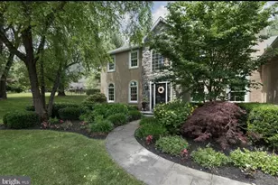 239 Heather Ridge Cir, West Chester, PA 19382 - Photo 2