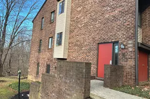 910 Mountainview Dr, Chesterbrook, PA 19087 - Photo 2