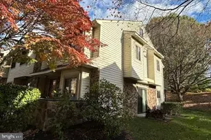 28 Flintlock Ln, Chesterbrook, PA 19087 - Photo 2