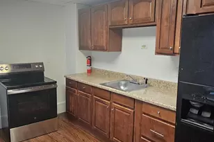 427 Oak St, Coatesville, PA 19320 - Photo 2