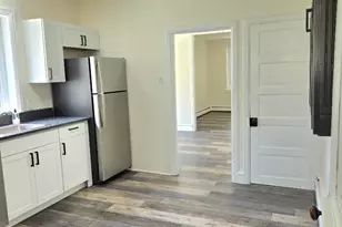 825 Maple Ave, Phoenixville, PA 19460 - Photo 2