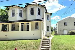 825 Maple Ave, Phoenixville, PA 19460 - Photo 1