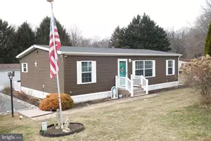 106 Circle Dr, Nottingham, PA 19362 - Photo 1