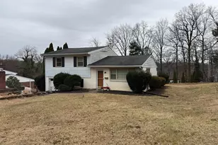 21 W Golf Club Ln, Paoli, PA 19301 - Photo 2