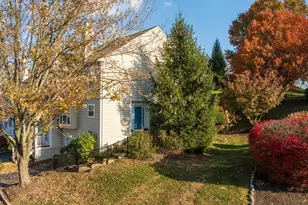 913 Harbour Ridge Ln, Downingtown, PA 19335 - Photo 4