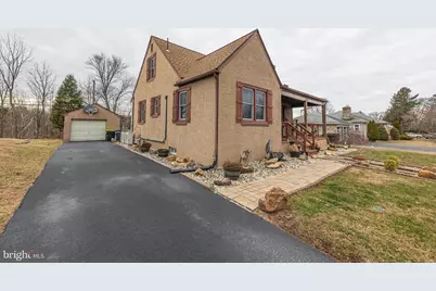 1062 W Meadowbrook Road, Pottstown, PA 19465 - Photo 2