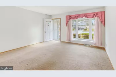 212 N Lake Drive, Downingtown, PA 19335 - Photo 2