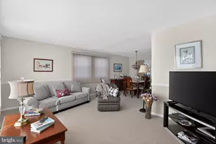 305 N Lake Dr, Downingtown, PA 19335 - Photo 4