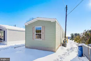 7 Highland Ct, Parkesburg, PA 19365 - Photo 2