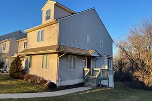 404 Pinebrooke Cir, Downingtown, PA 19335 - Photo 2