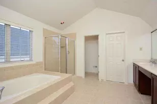 310 Waynebrook Dr, Chester Springs, PA 19425 - Photo 2