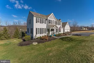 8 Matthews Run, Chester Springs, PA 19425 - Photo 2