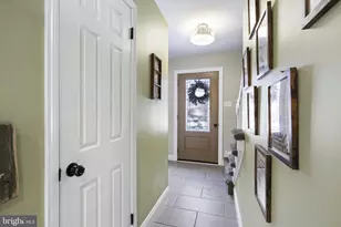 111 Briarwood Dr, Downingtown, PA 19335 - Photo 6