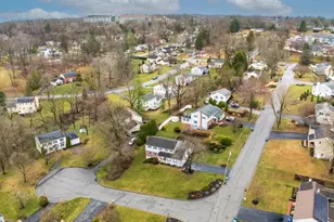 913 Baylowell Dr, West Chester, PA 19380 - Photo 2