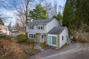 2126 Robin Ln, Pottstown, PA 19465 - Photo 2