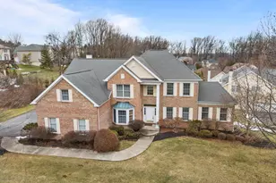 325 Shelbourne Ln, Phoenixville, PA 19460 - Photo 2