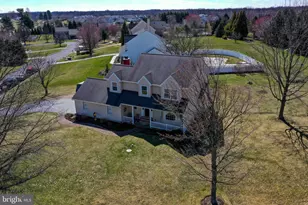 19 Ponds End Dr, Downingtown, PA 19335 - Photo 2