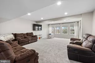 256 S Savanna Dr, Pottstown, PA 19465 - Photo 10