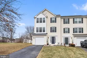 256 S Savanna Dr, Pottstown, PA 19465 - Photo 2