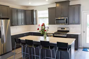 135 Four Leaf Dr, Downingtown, PA 19335 - Photo 2