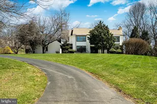 1677 Waterglen Dr, West Chester, PA 19382 - Photo 4