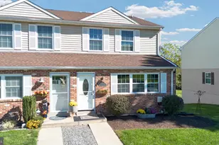 560 Lancaster Ct, Downingtown, PA 19335 - Photo 2