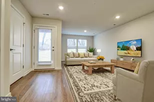 913 Magnolia Ln, Spring City, PA 19475 - Photo 2