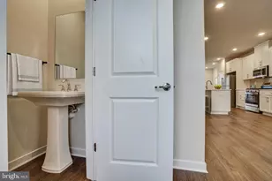 913 Magnolia Ln, Spring City, PA 19475 - Photo 8