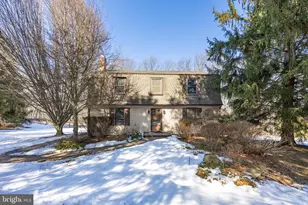 906 Heather Ln, Phoenixville, PA 19460 - Photo 2