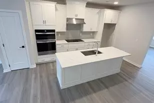 48 Grayson Ln, Downingtown, PA 19335 - Photo 2