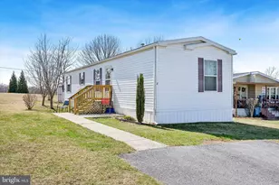 8 Hilltop Dr, West Grove, PA 19390 - Photo 2