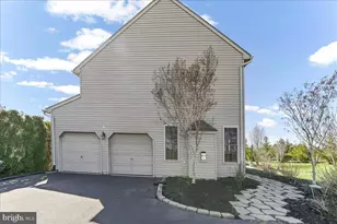 33 Bandon Cir, West Grove, PA 19390 - Photo 2