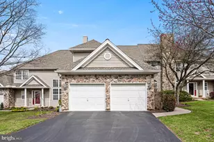 17 Foxcroft Ln, Phoenixville, PA 19460 - Photo 2