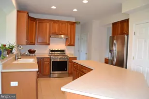 645 Blanca Ct, West Grove, PA 19390 - Photo 2