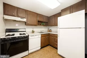 374 Old Forge Crossing, Devon, PA 19333 - Photo 12