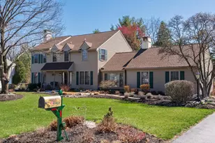 418 Beaumont Cir, West Chester, PA 19380 - Photo 2