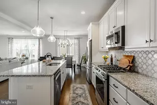 25 N Tompkins Square, Downingtown, PA 19335 - Photo 12