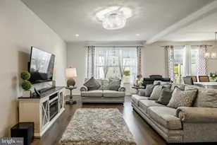 25 N Tompkins Square, Downingtown, PA 19335 - Photo 6