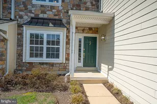 41 Overlook Cir, Berwyn, PA 19312 - Photo 2