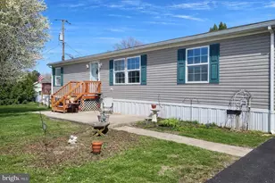 116 Erica Cir, Honey Brook, PA 19344 - Photo 2