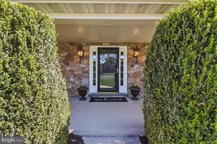 2 Parkside Dr, Elverson, PA 19520 - Photo 2