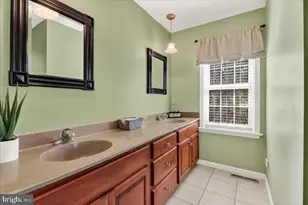 2 Parkside Dr, Elverson, PA 19520 - Photo 16