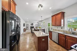 404 Country Edge Cir, Downingtown, PA 19335 - Photo 8