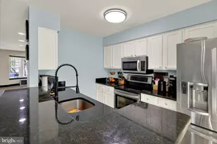 702 Coventry Pointe Ln, Pottstown, PA 19465 - Photo 6