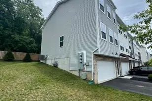 101 Four Leaf Dr, Downingtown, PA 19335 - Photo 2