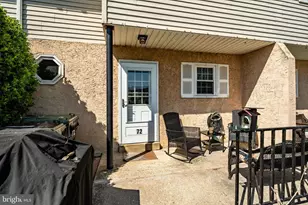 72 Ashley Ct, Downingtown, PA 19335 - Photo 2