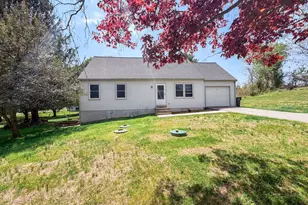 385 Mt Carmel Rd, Coatesville, PA 19320 - Photo 2
