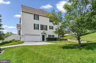 706 Whispering Brooke Dr, Newtown Square, PA 19073 - Photo 2
